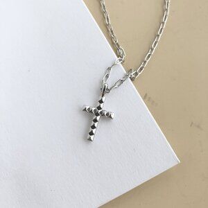 Kendra Scott Jada Cross Collection. Silver Short Necklace